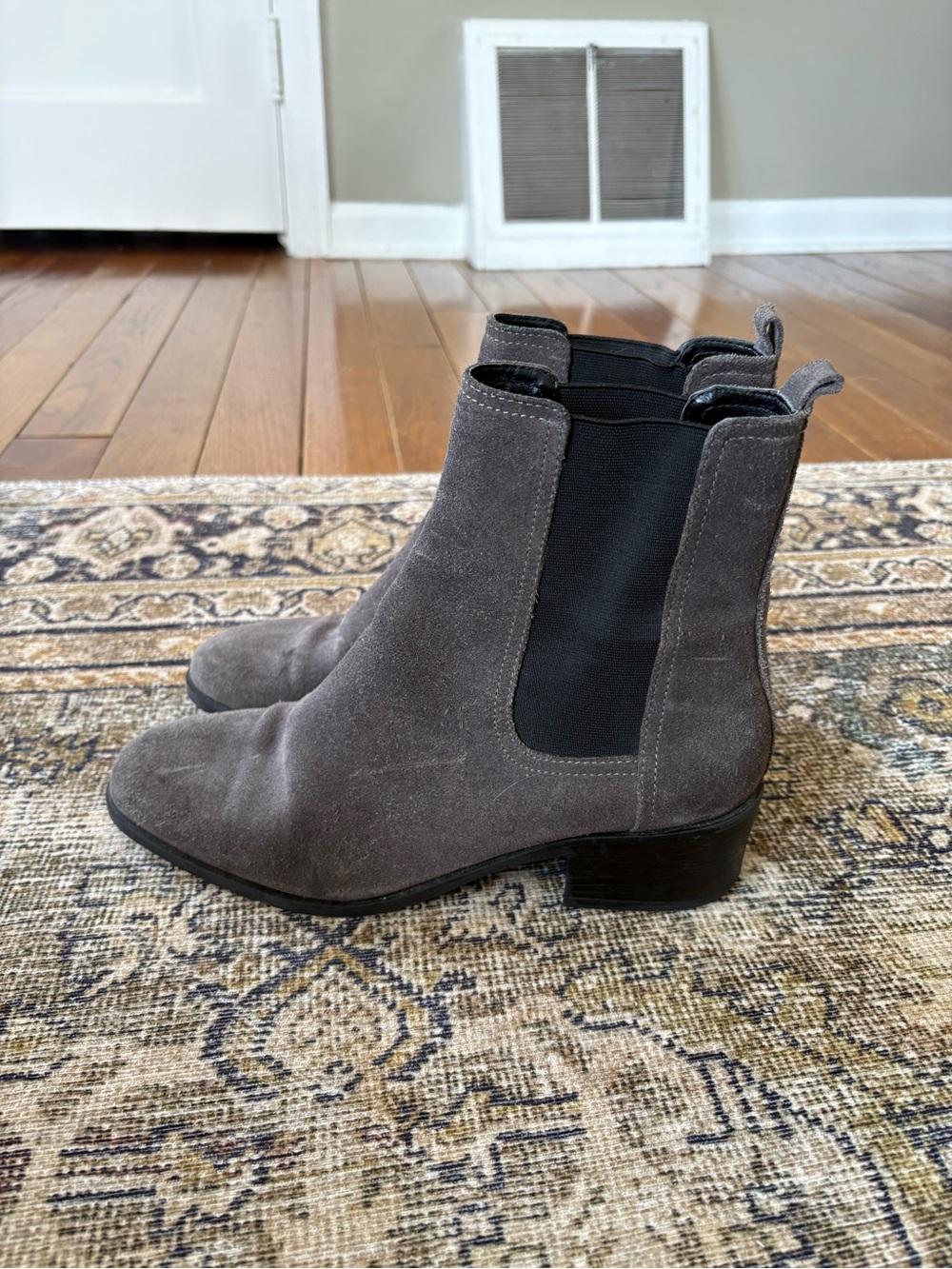 Women's Suede Chelsea Boot - Gray